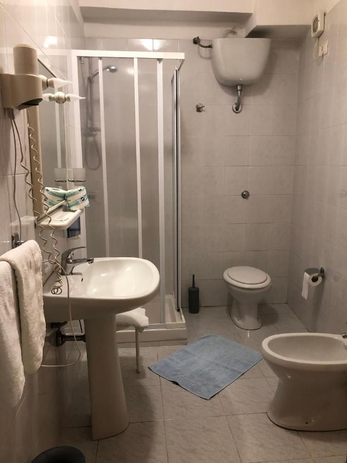 Hotel Centrale Quartu Sant'Elena Bagian luar foto