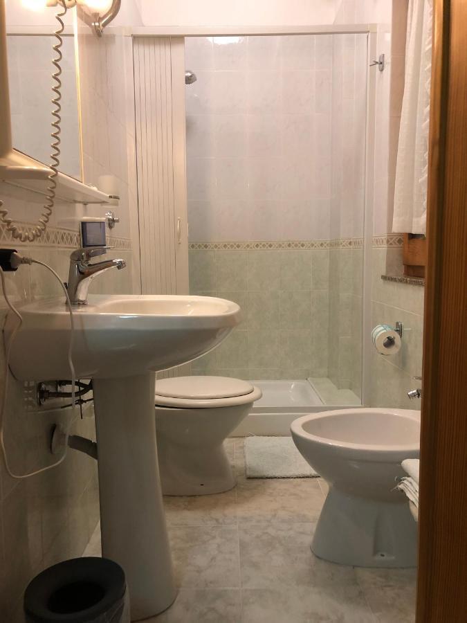 Hotel Centrale Quartu Sant'Elena Bagian luar foto